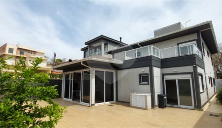 Casa à venda com 3 suítes no condomínio Figueira Garden, Atibaia - SP