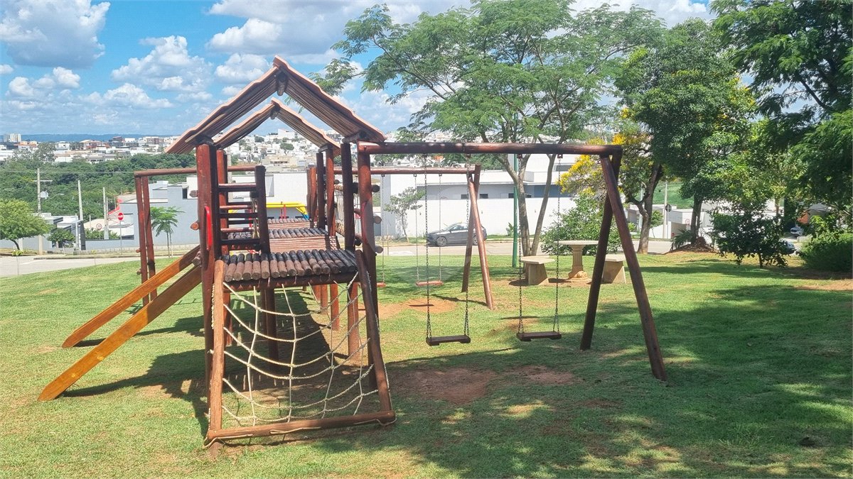 Casa à venda com 3 quartos, sendo 1 suíte, no condomínio Helena Maria, Sorocaba - SP