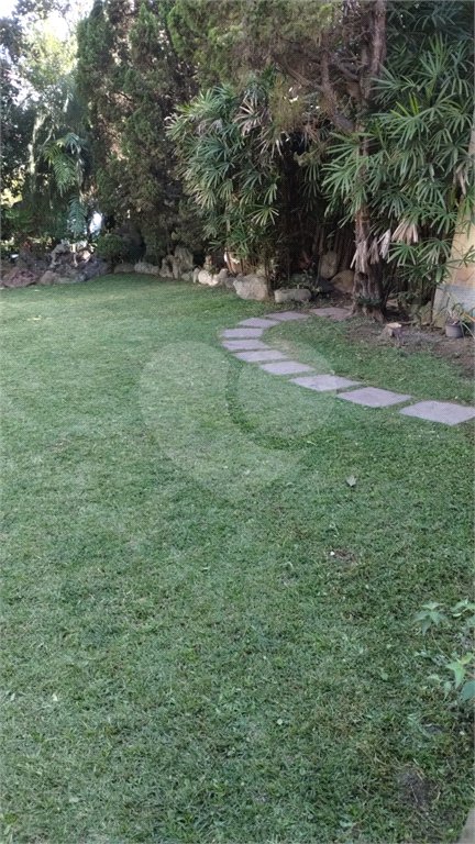 Sobrado à venda com 3 quartos, sendo 1 suíte, em Jardim Itacolomi, São Paulo, SP
