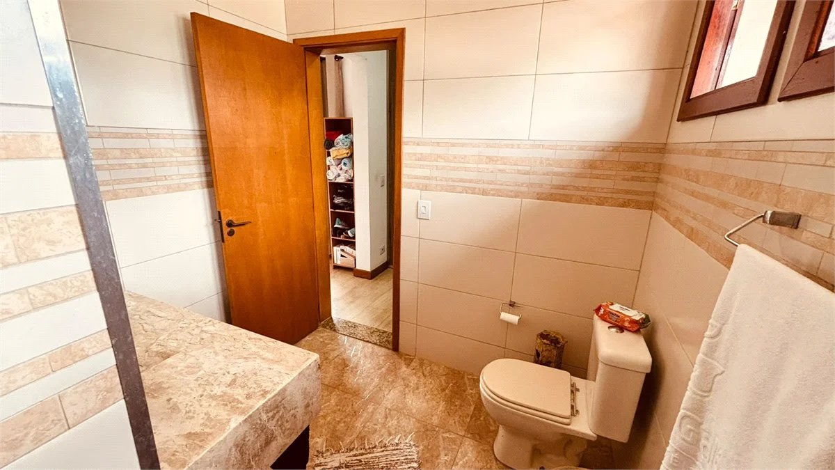 Sobrado à venda com 3 quartos, sendo 1 suíte, em Chácara Recanto Verde, Cotia, SP