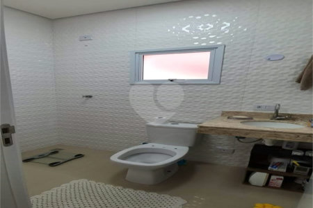 Casa à venda com 3 quartos, sendo 1 suíte, em Vila Santa Rosália, São Roque, SP