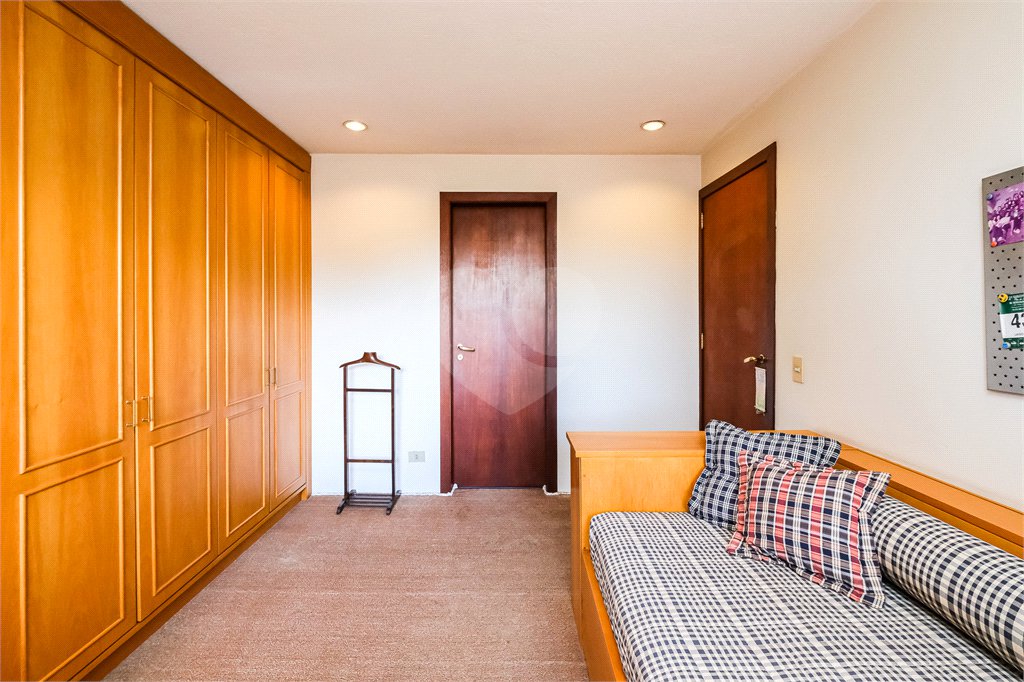 Casa à venda com 4 quartos, sendo 2 suítes, em Jardim Cordeiro, São Paulo, SP