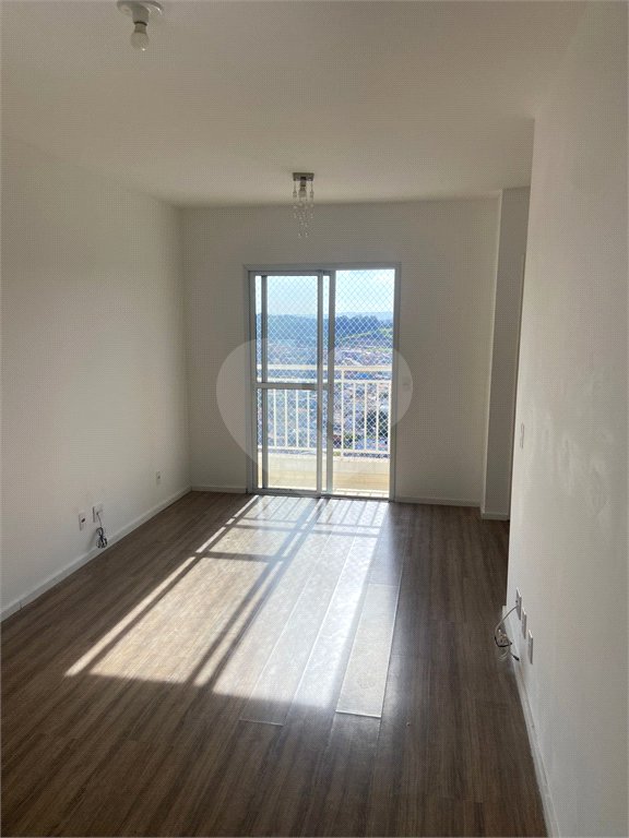 Apartamento à venda com 2 quartos, sendo 1 suíte, em Jardim Itamarati, Poá, SP