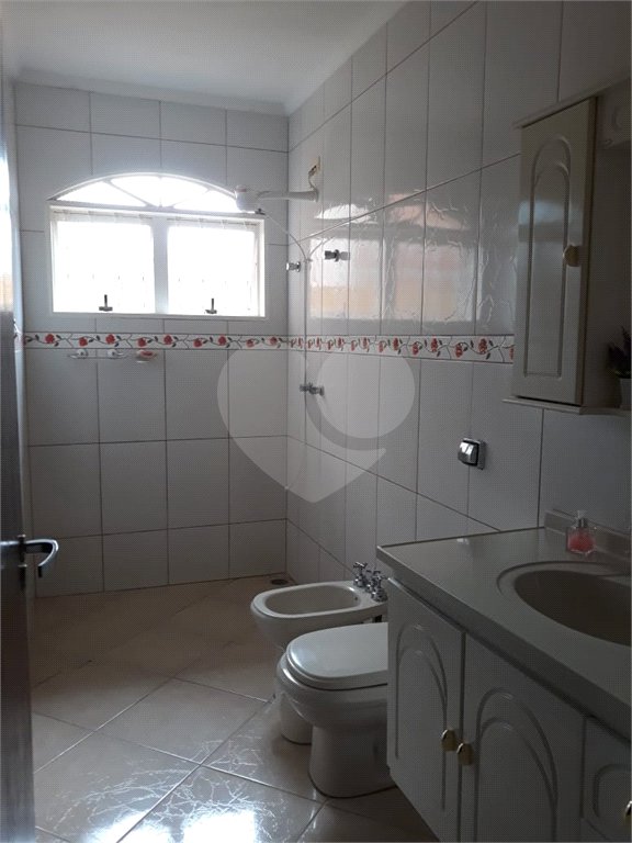 Sobrado à venda com 4 quartos, sendo 2 suítes, em Jardim dos Pinheiros, Atibaia, SP
