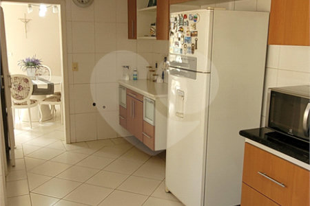 Sobrado à venda com 4 quartos, sendo 3 suítes, em Brooklin Paulista, São Paulo, SP