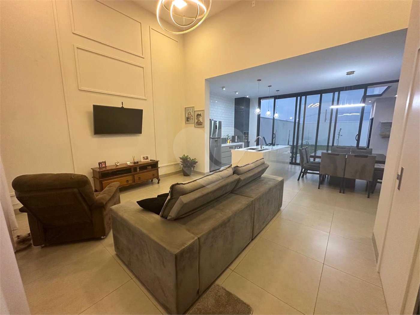 Casa à venda com 4 quartos, sendo 2 suítes, no condomínio Residencial Golden Ville, Itapetininga - SP