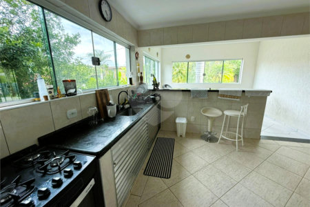 Casa à venda com 4 quartos, sendo 3 suítes, no condomínio Village da Serra, Araçoiaba da Serra - SP