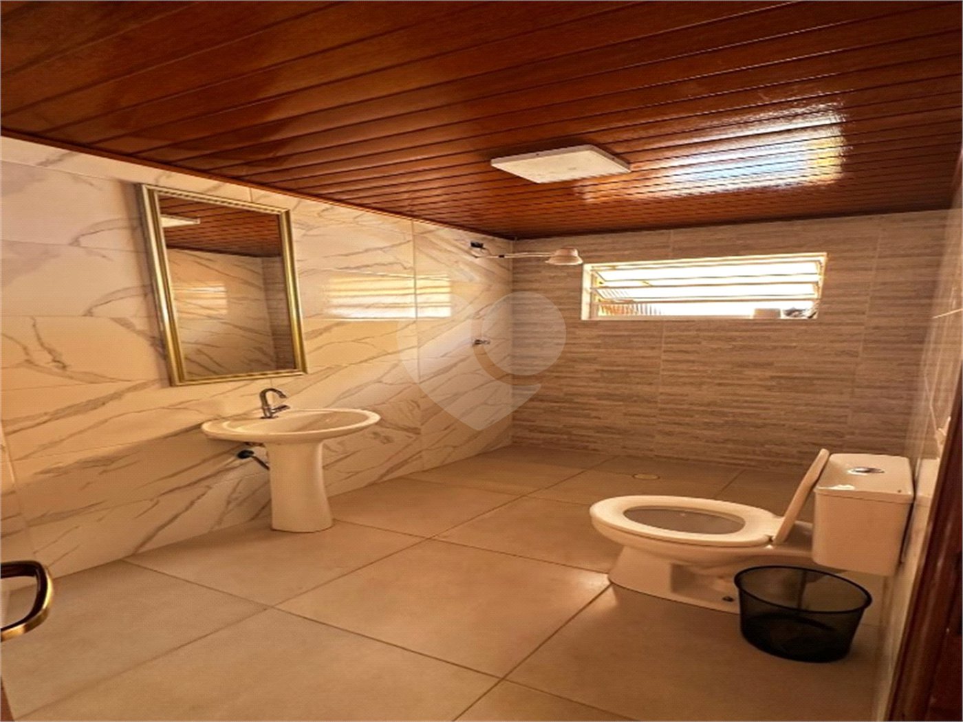 Sobrado à venda com 4 quartos, sendo 1 suíte, em Wanel Ville, Sorocaba, SP