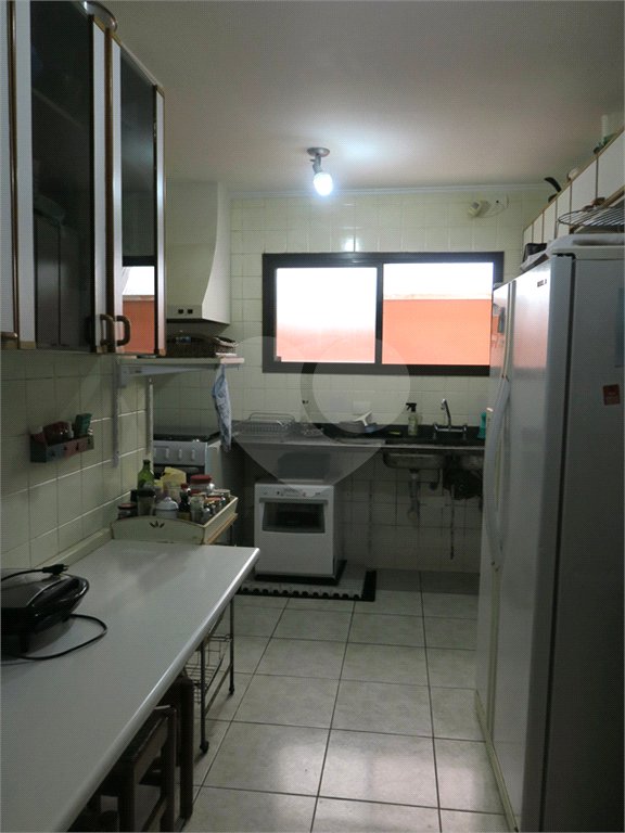 Casa à venda com 4 quartos, sendo 2 suítes, no condomínio Vila das Flores, São Paulo - SP
