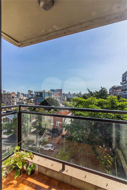 Apartamento para venda com 75 m, dois dormitórios, uma vaga na Vila Madalena!