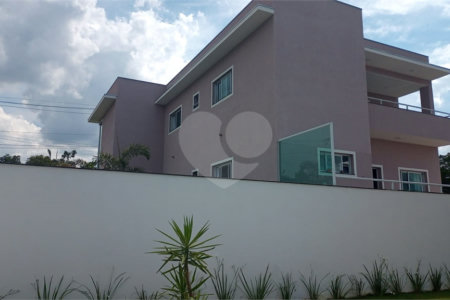 Casa à venda com 5 suítes no condomínio Village da Serra, Araçoiaba da Serra - SP