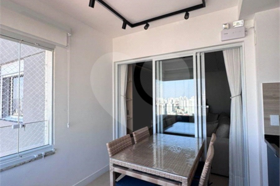 Apartamento á venda de 81m2 no Ipiranga com 2 dorms, 2 suítes, 3 banheiros, 2 vagas. Estuda permuta.