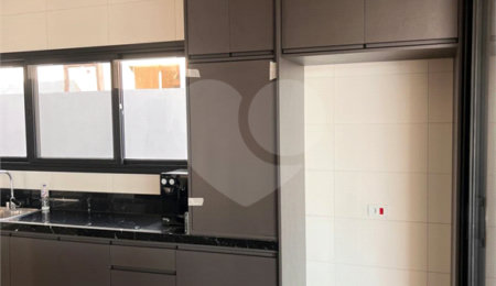 Casa à venda com 3 suítes no condomínio Portal dos Bandeirantes, Salto - SP