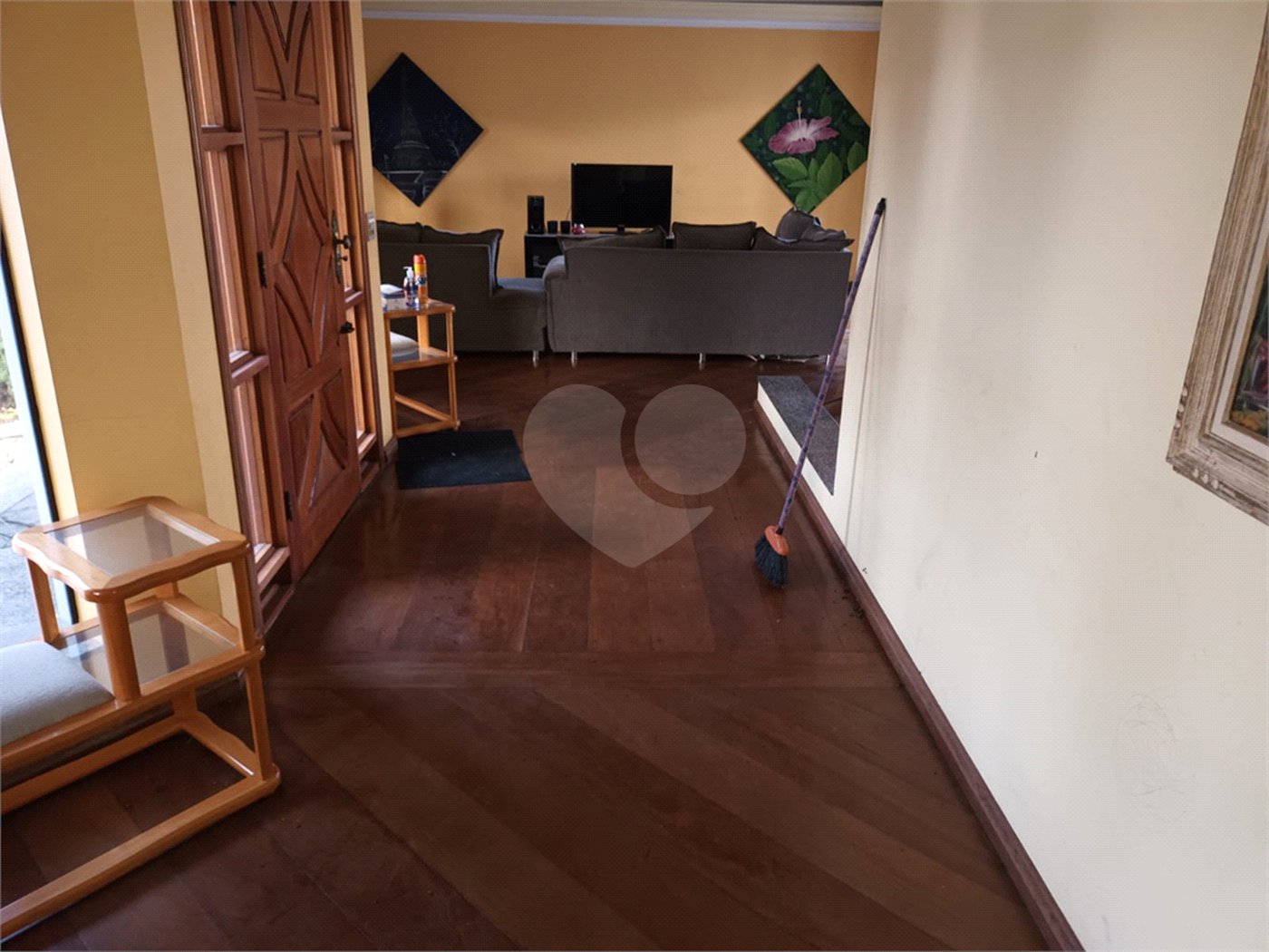 Casa à venda com 4 quartos, sendo 3 suítes, no condomínio Arujá 5, Arujá - SP