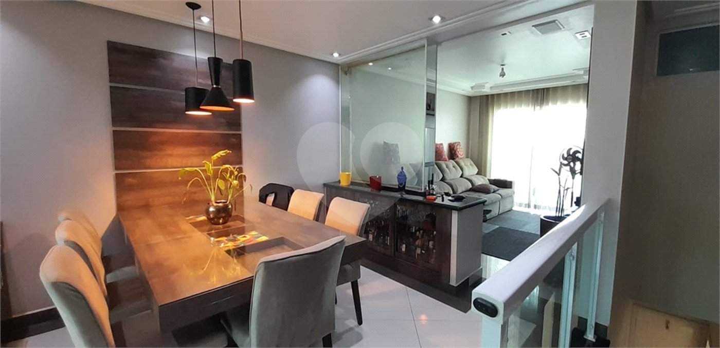 Sobrado à venda com 3 quartos, sendo 2 suítes,  em Vila Pires, Santo André, SP