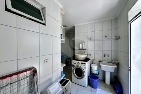 Casa à venda com 4 quartos, sendo 2 suítes,  em Interlagos, São Paulo, SP