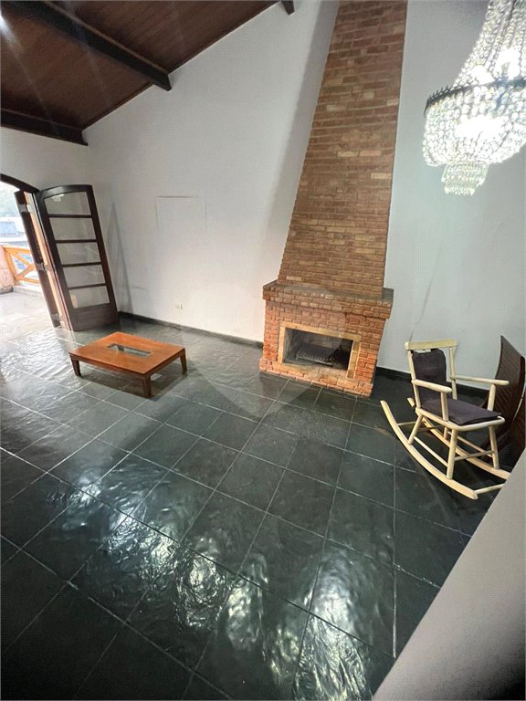 Sobrado à venda ou para alugar com 3 quartos, sendo 2 suítes,  em Arujázinho Iv, Arujá, SP