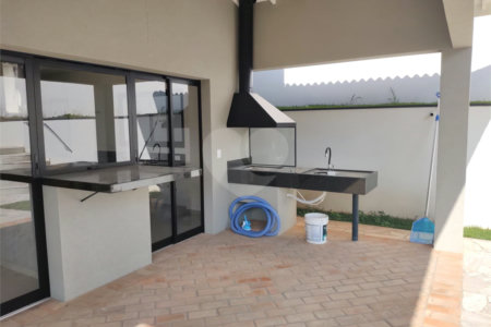 Casa à venda com 3 suítes no condomínio Santa Isabel I, Louveira - SP