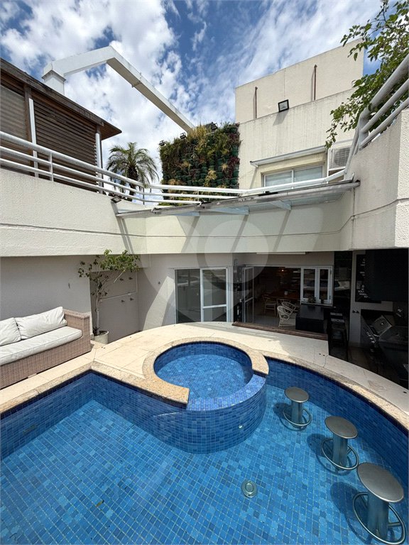 Triplex à venda com 4 suítes em Santa Teresinha, São Paulo, SP