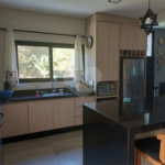Casa à venda com 4 quartos, sendo 2 suítes,  no condomínio Figueira Garden, Atibaia - SP