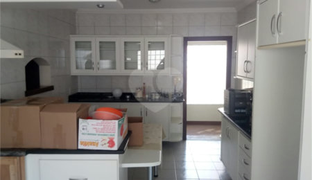 Sobrado à venda com 3 suítes em Santa Terezinha, São Paulo, SP