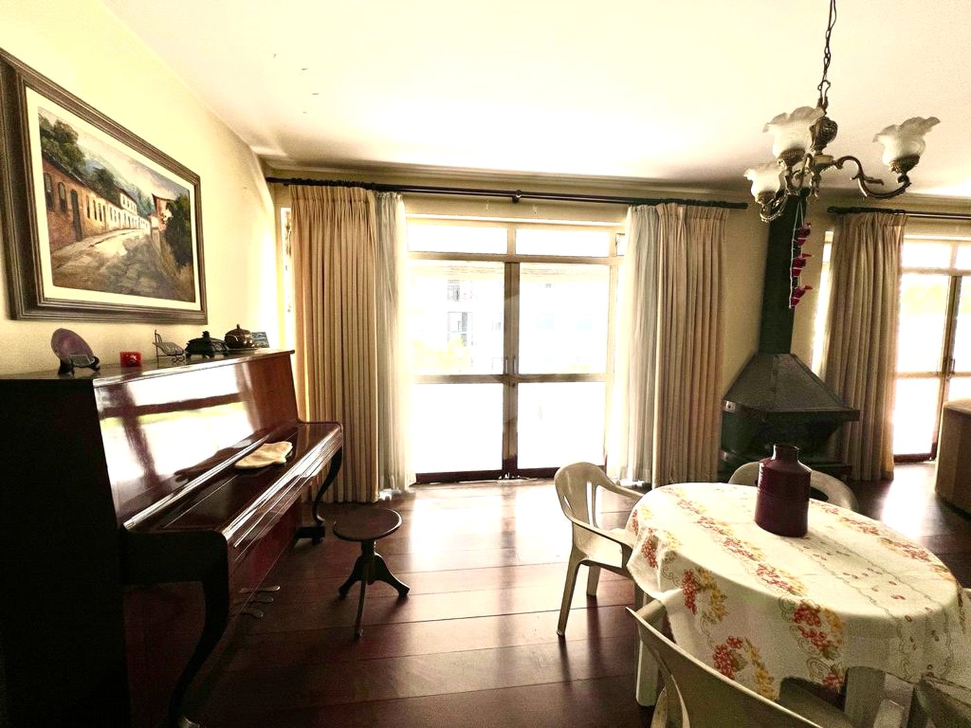 Casa à venda com 4 quartos, sendo 1 suíte, em Jardim das Vertentes, São Paulo, SP