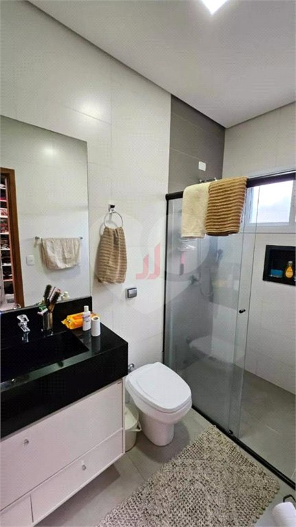 Casa à venda com 3 quartos, sendo 1 suíte, no condomínio Jardim Vale do Lago, Sorocaba - SP