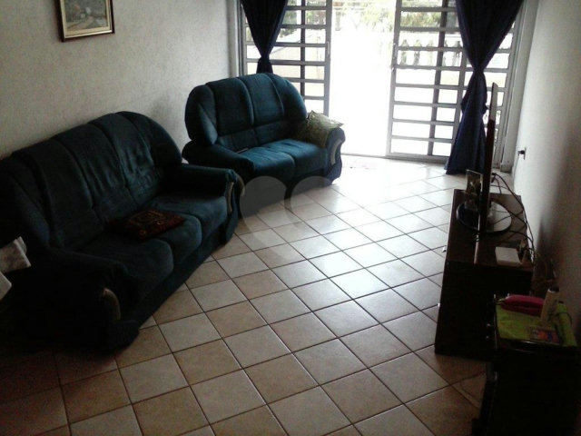 Sobrado à venda com 3 quartos em Tremembé, São Paulo, SP