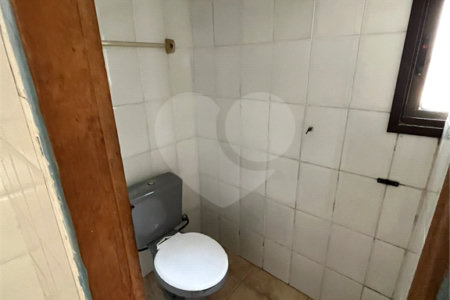 Sobrado à venda com 3 quartos em Vila Nivi, São Paulo, SP