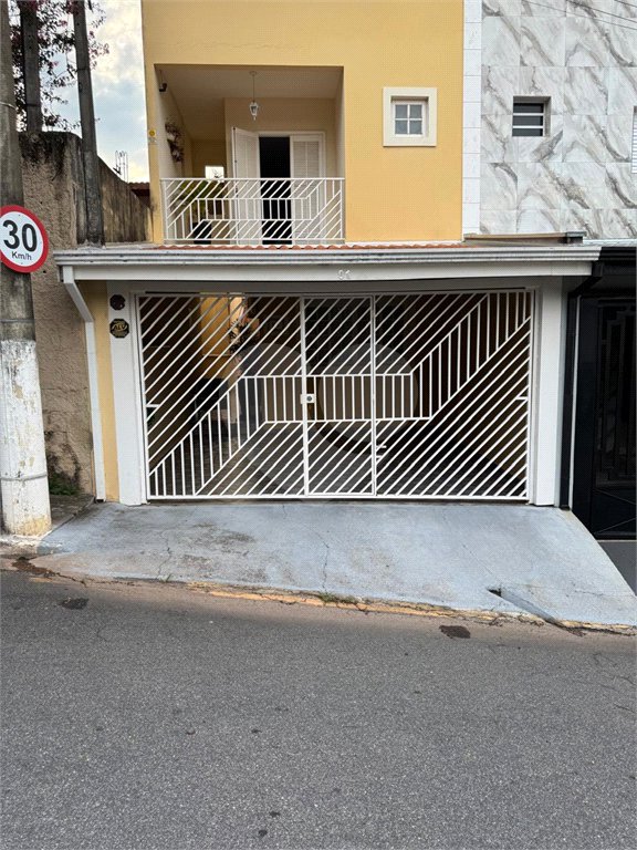 Sobrado à venda com 3 quartos, sendo 1 suíte,  em Parque dos Sabiás, Louveira, SP