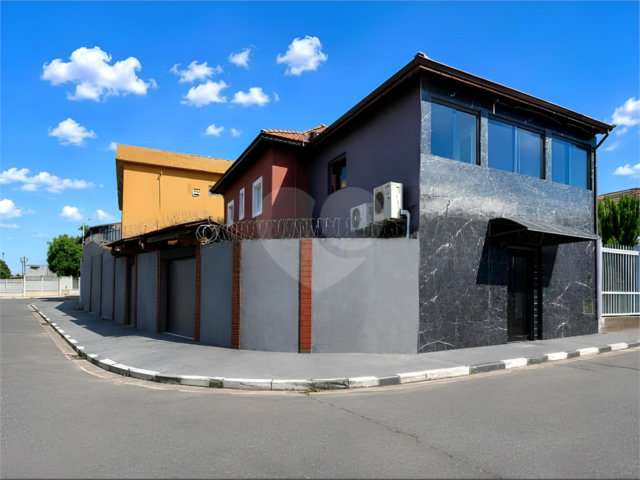Sobrado à venda com 5 quartos, sendo 2 suítes,  em Socorro, São Paulo, SP