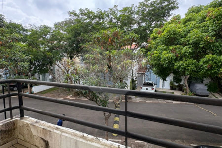 Casa à venda com 3 quartos, sendo 1 suíte, no condomínio New Village, Cotia - SP