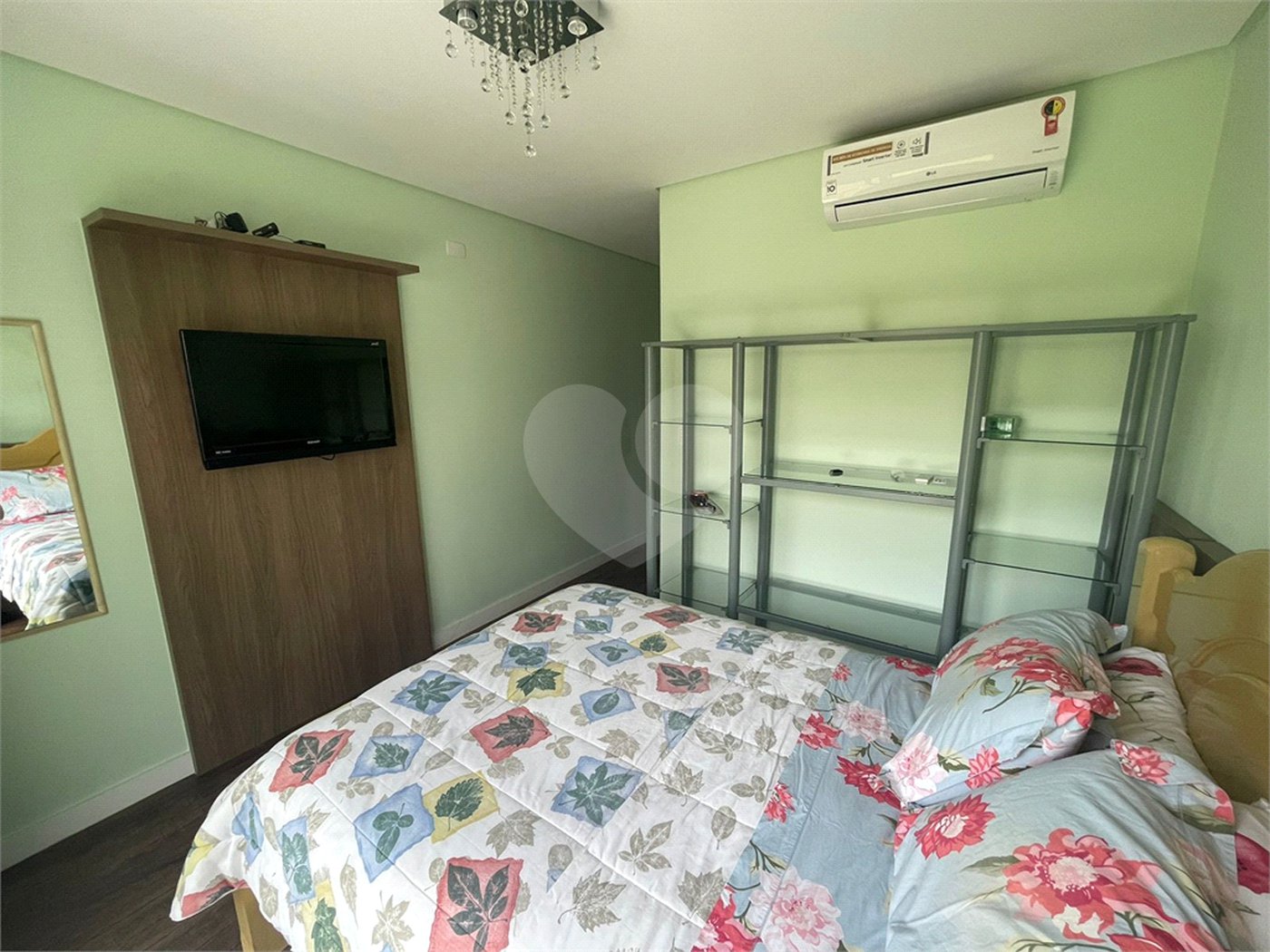 Casa à venda com 1 quarto, sendo 3 suítes, no condomínio Aruã Brisas I, Mogi das Cruzes - SP