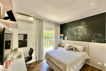 Magnífica Casa Contemporânea na Fazendinha - 4dorms | 3 Suites | Gourmet, piscina, lareira, hóspedes, escritório! Muito Verde e Tranquilidade em um dos melhores condominios da Região .