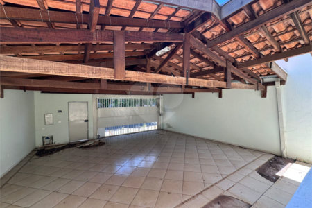 Casa á venda, com 3 dormitórios, no bairro Planalto paraíso em São Carlos.