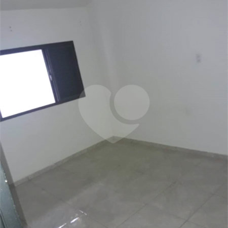 Casa térrea com 2 dormitórios.
