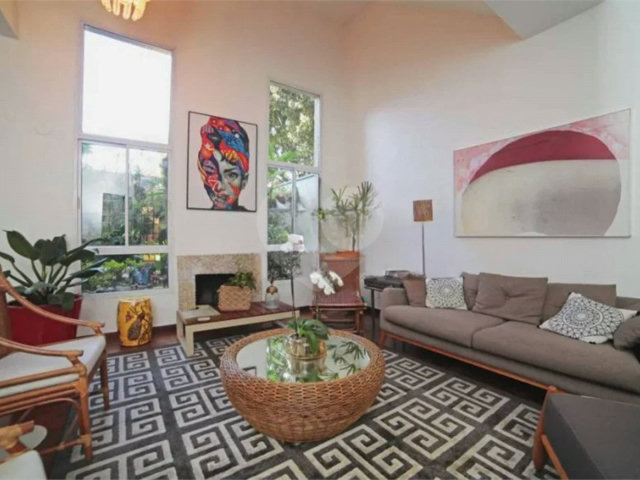 Casa à venda ou para alugar com 5 quartos, sendo 3 suítes,  no condomínio Villa Florida, São Paulo - SP