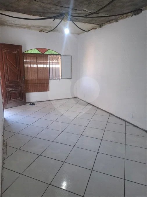 CASA LINEAR PRECISANDO DE REFORMA, 2 QUARTOS COM SUÍTE À VENDA, 121M² DE AREA CONSTRUIDA- CAMPO GRANDE