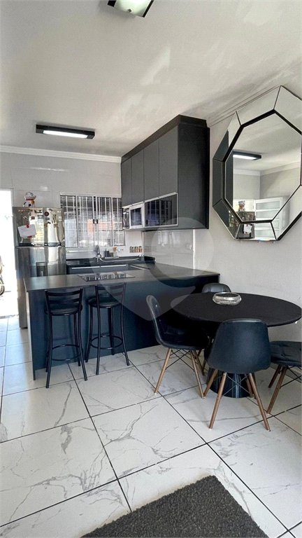 Casa Térrea à Venda com 3 dormitórios em Atibaia/SP