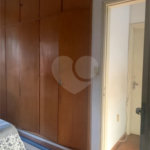 Casa térrea com 3 dormitórios, sendo 1 suíte .
