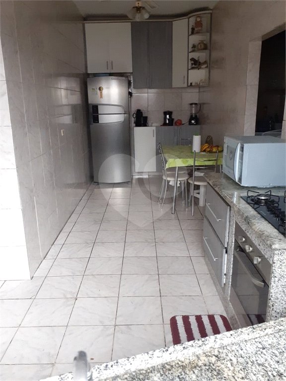 Casa com salão adjacente gerando renda!