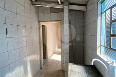 Casa Térrea com 3 dormitórios, sendo 2 suítes.