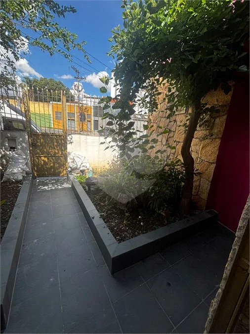 Casa com 70m², 3 dormitórios, sendo 1 suíte, 4 vagas, à venda no bairro do Ipiranga.