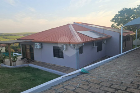 Indaiatuba- condominio Vale das Laranjeiras - Itaici - Terreno 3040,00 ms- construida 220ms - 3 dormitórios, sendo 2 suítes e uma suíte master com closet, além de uma sala ampla com 3 ambientes, Cozinha planejada,, campo de futebol/vôlei, Area de lazer com piscina, espaço gourmet com churrasque