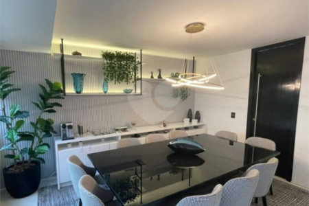 Apartamento LINDO reformado 4 dormitórios, sendo 2 suítes 1 mster, closet varandas integradas.