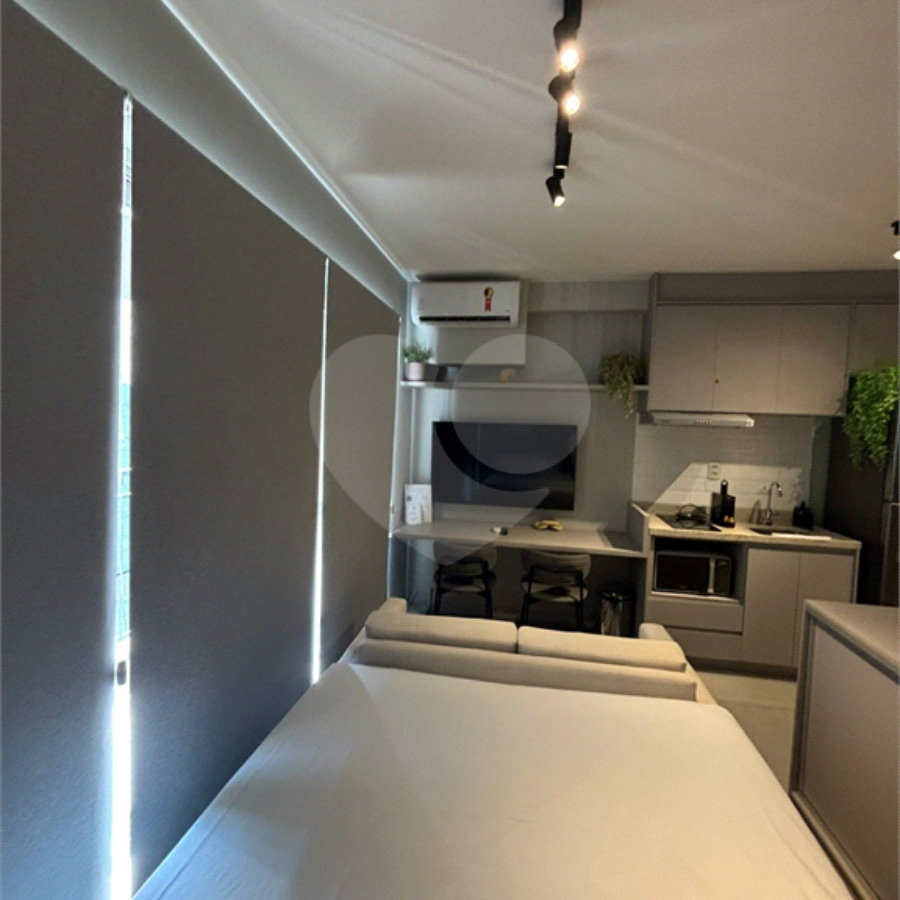 Studio mobiliado em andar alto com lazer completo em Indianópolis