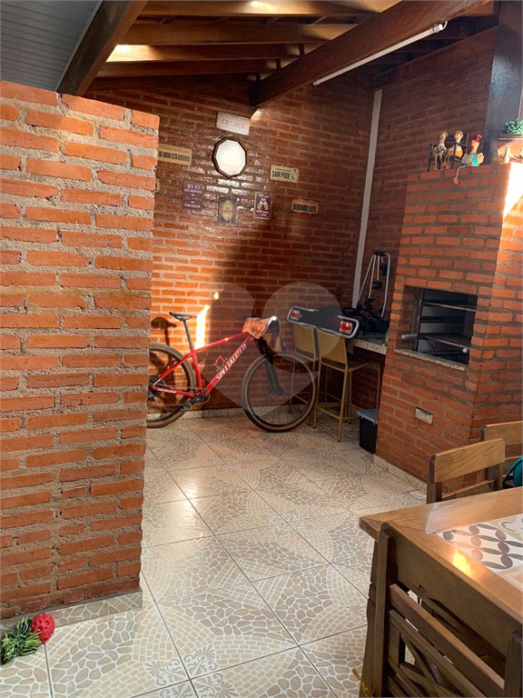 Casa térrea no Condomínio Moradas II.