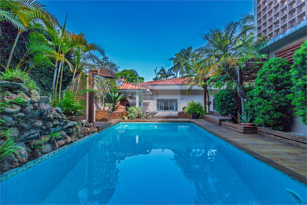 Casa à venda com 3 suítes em Chácara Monte Alegre, São Paulo, SP