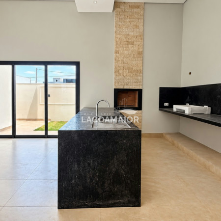 Casa à venda com 3 quartos, sendo 1 suíte, no condomínio Terra Ville, Três Lagoas - MS