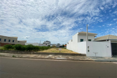 Terreno plano com 250,00 m²